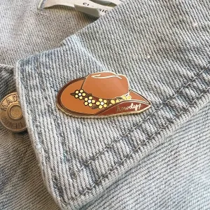 HOWDY COWGIRL ENAMEL PIN